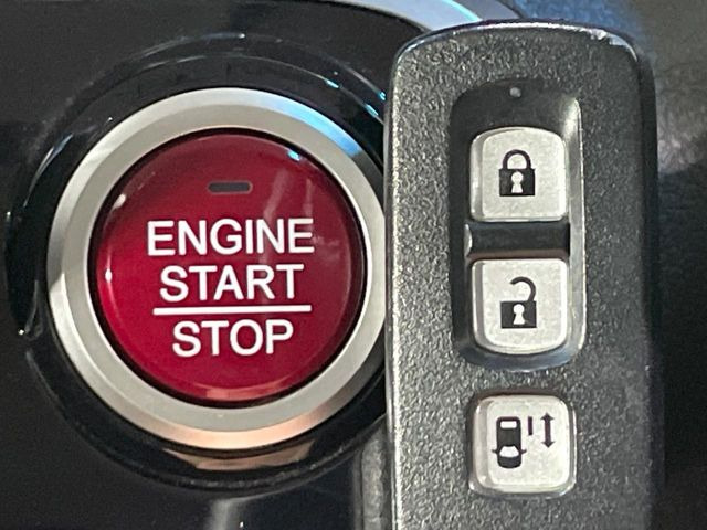 �yHonda�X�}�[�g�L�[�z�J�o����|�P�b�g�ɓ��ꂽ�܂܂ł��h�A�̎{���E�������\�ȃX�}�[�g�L�[�𑕔��B�G���W���̃I���E�I�t�����J�M�����o���K�v����������Ƃ��Ă��֗��ł���