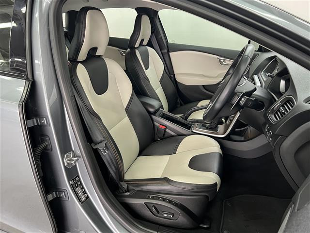 V40クロスカントリーD4 サマム ディーゼル