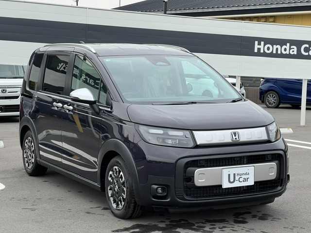 フリード1.5 e:HEV クロスター