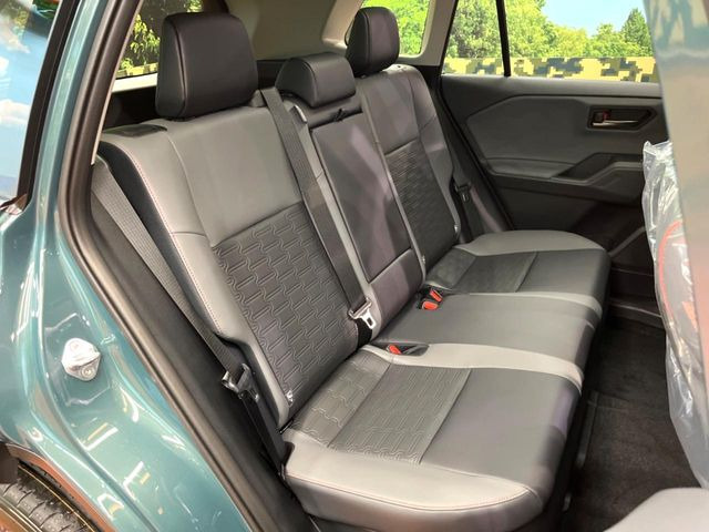 高品質なオリジナルフロアマットもオプションにてご用意しております。お好きなデザインやカラーをお車に合わせて選んでいただくことができます♪