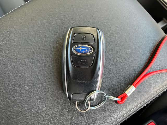 ★キーフリーシステム★リモコンキーを携帯していればキーをポケットなどから出さなくてもドアの施錠・解錠およびエンジン始動が出来ます!
