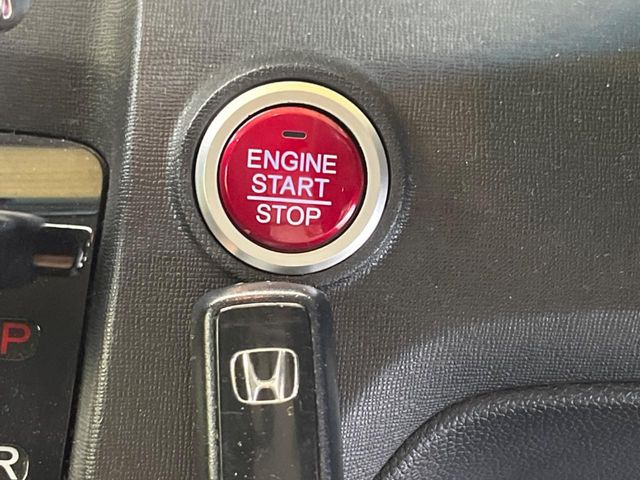 �yHonda�X�}�[�g�L�[�z�J�o����|�P�b�g�ɓ��ꂽ�܂܂ł��h�A�̎{���E�������\�ȃX�}�[�g�L�[�𑕔��B�G���W���̃I���E�I�t�����J�M�����o���K�v����������Ƃ��Ă��֗��ł���