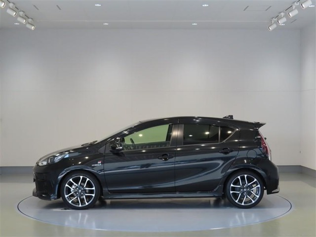 アクア1.5 G GRスポーツ・17インチパッケージ