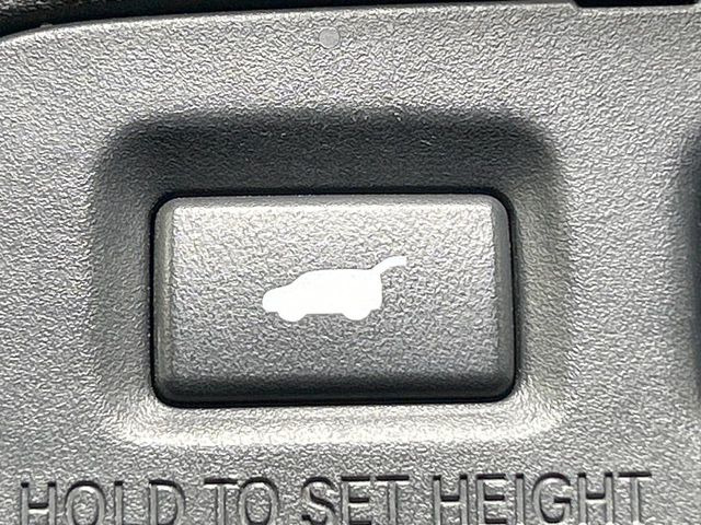 【パワーバックドア】スマートキーや運転席のボタンを押すだけでリアゲートが自動で開閉します!荷物を持っている時や、高い位置にあるバックドアを閉める際に便利な機能です♪