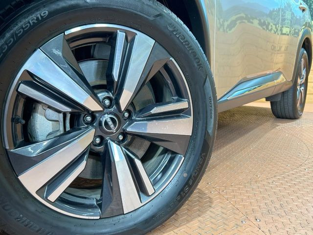 �y����19�C���`�A���~�z�C�[���z�O�ςɃ}�b�`���������A���~�z�C�[���𑕒����Ă���܂��B�e��ЊO�A���~�z�C�[����A�X�^�b�h���X�^�C�����戵�����Ă���܂��B���񂲑��k����������