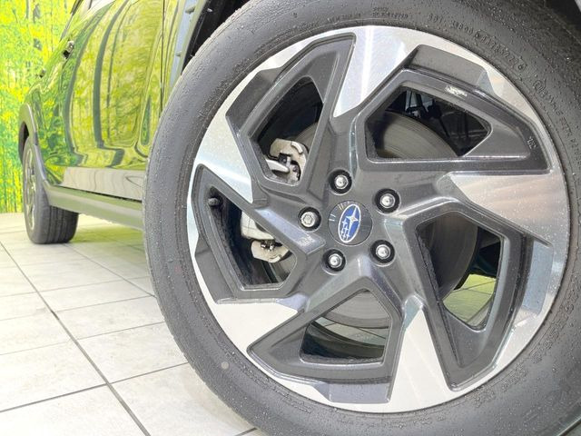 【純正18インチアルミホイール】外観にマッチした純正アルミホイールを装着しております。各種社外アルミホイールや、スタッドレスタイヤも取扱いしております。是非ご相談ください♪