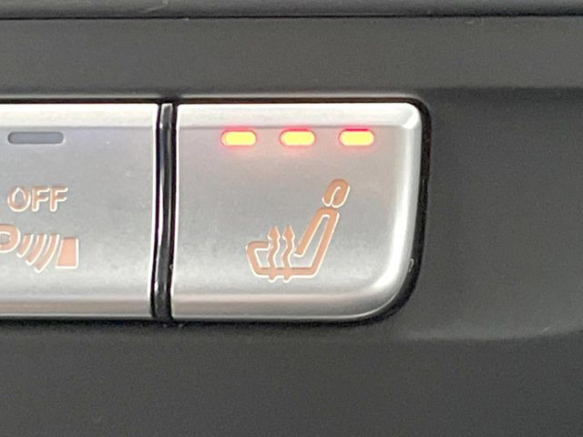 ●フロントシートヒーティング:運転席・助手席共に三段階で調節が可能なシートヒーターを装備しております。季節を問わず快適にご使用いただけます。