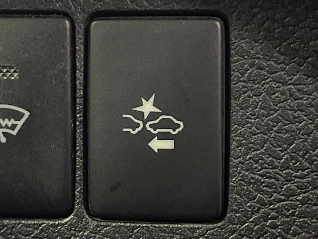 �y�g���^�Z�[�t�e�B�Z���X�z���s���ɑO���̎ԗ�����F�����A�Փ˂������Ȏ��͌x��ƃu���[�L�ŏՓˉ���Ɣ�Q�y�����A�V�X�g�B�����S�Ƀh���C�u�����y���݂��������܂��B