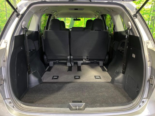 ���i�̂���������ʋ΁A���}���ɏ\���ȉ׎��X�y�[�X���m�ۂ��Ă���܂��B�Z�J���h�V�[�g��|���ƁA�傫�ȉו��̐ύڂ��\�ł���