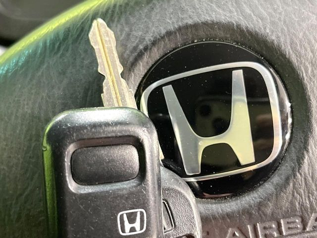 【キーレス】少し離れた場所からでもボタン一つでドアの開錠・施錠ができるのでとっても便利!ドアの鍵穴周りに傷をつけることもありません♪