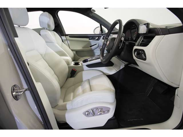 マカンGTS PDK 4WD