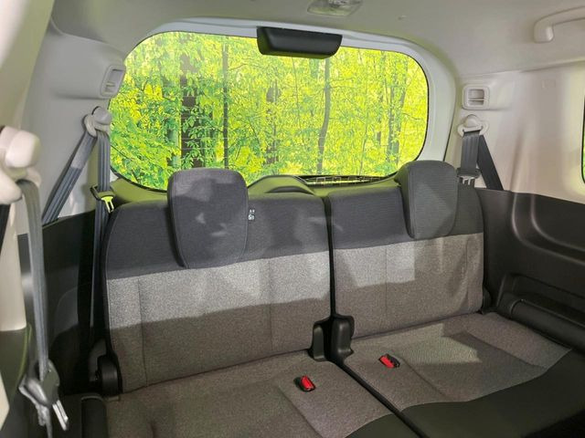 3列目シートはもちろん状態良好☆大人でもゆったりと座って頂けますので、大人数でのお出かけもラクラクです♪ご家族で、気の知れた仲間で、ドライブに行くのが楽しみですね♪
