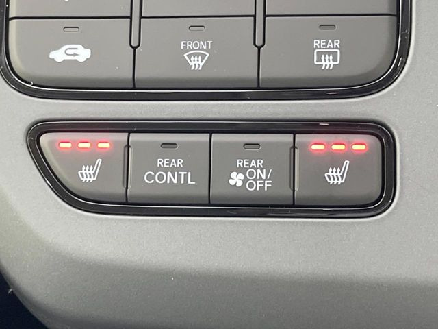 【パワーシート】スイッチ一つで簡単にシートの微調整が可能!電動だから力もいりません!快適なシートポジションにセットして、快適なドライブをお楽しみください。