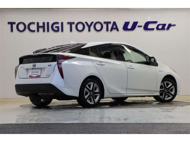 プリウス1.8 S セーフティ プラス E-Four 4WD