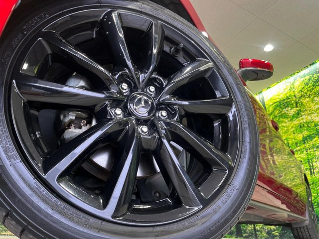 �y����18�C���`�A���~�z�C�[���z�O�ςɃ}�b�`���������A���~�z�C�[���𑕒����Ă���܂��B�e��ЊO�A���~�z�C�[����A�X�^�b�h���X�^�C�����戵�����Ă���܂��B���񂲑��k����������