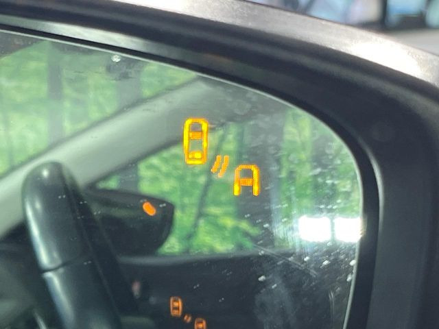 �y�u���C���h�X�|�b�g���j�^�����O�z���s���A�h�A�~���[�̎��p�ɂȂ�₷���ӏ��Ɍ㑱�Ԃ��ڋ߂���ƃT�C�h�~���[�t�߂Ɍx����\���A�h���C�o�[�ɒ��ӊ��N�����Ă���܂��B