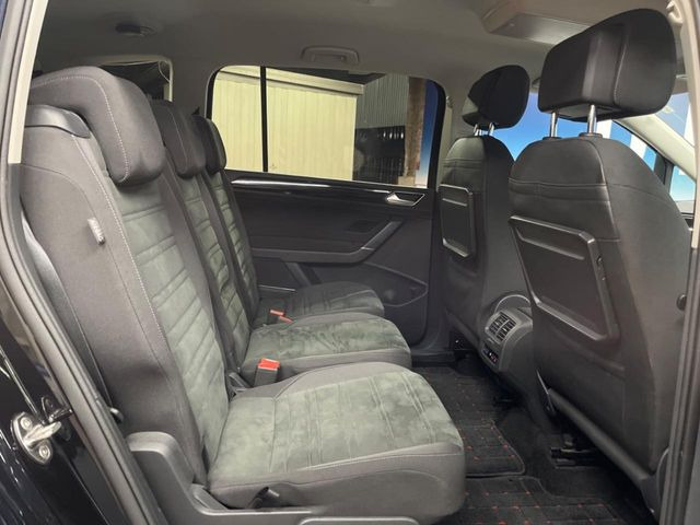 ●後部座席も気になるようなキズ・汚れやへたり等、大きなダメージはなく、良好な状態です。