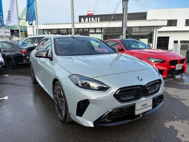 2シリーズグランクーペM235 xドライブ 4WD