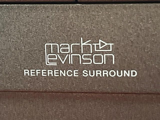 �y�}�[�N���r���\���T�E���h�V�X�e���z���[�J�[�I�v�V�����̍��i�ʃT�E���h�V�X�e���𓋍ځB��p�̃`���[�j���O���{���ꂽ�召�l�X�ȃX�s�[�J�[����ǎ��ȃT�E���h���t�ł��A�Տꊴ���ӂ�鉹����Ԃ����o���܂��B