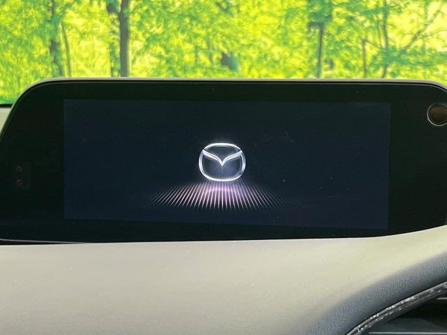 【純正8型ナビ】人気の純正ナビを装備。オーディオ機能も充実しており、Bluetooth接続すればお持ちのスマホやMP3プレイヤーの音楽を再生可能!毎日の運転がさらに楽しくなります!!