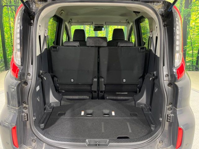 普段のお買い物や通勤、送迎等に十分な荷室スペースを確保しております。セカンドシートを倒すと、大きな荷物の積載も可能です♪