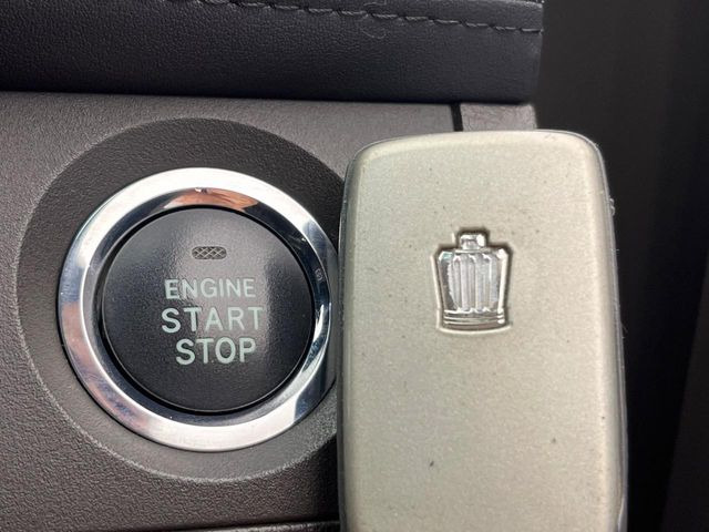 �y�X�}�[�g�L�[�z�J�o����|�P�b�g�ɓ��ꂽ�܂܂ł��h�A�̎{���E�������\�ȃX�}�[�g�L�[�𑕔��B�G���W���̃I���E�I�t�����J�M�����o���K�v����������Ƃ��Ă��֗��ł���