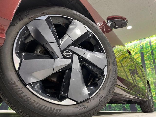 �y����17�C���`�A���~�z�C�[���z�O�ςɃ}�b�`���������A���~�z�C�[���𑕒����Ă���܂��B�e��ЊO�A���~�z�C�[����A�X�^�b�h���X�^�C�����戵�����Ă���܂��B���񂲑��k����������