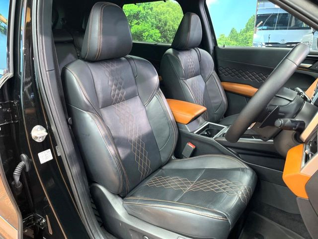 【黒革シート】上質な本革を使用し、高級感あふれる黒革シート。常に体に触れる部分だから、座り心地の良さにはこだわりたいですね♪汚れの付着や劣化を抑制する内装コーティング施工もおススメですよ♪