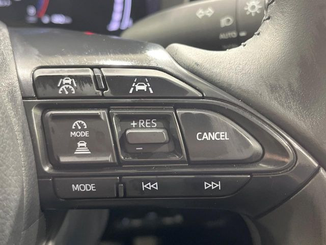 【トヨタセーフティセンス】走行中に前方の車両等を認識し、衝突しそうな時は警報とブレーキで衝突回避と被害軽減をアシスト。より安全にドライブをお楽しみいただけます。