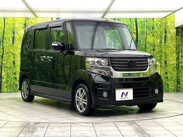 高透明度のガラス皮膜で撥水はもちろん、上質なツヤ・光沢を実現。紫外線や酸性雨から大切な愛車を保護し、色あせ・劣化を防止。「弾スプラッシュコート」、「弾プリミッサコート」からお選びいただけます。