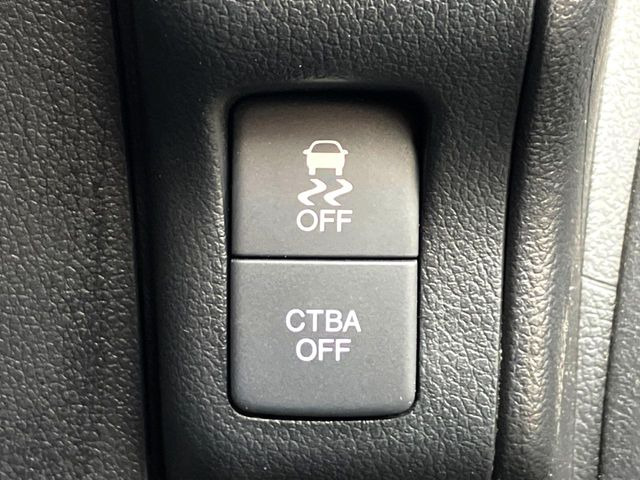 ���y�Փ˔�Q�y���V�X�e���z�a�؂Ȃǂł̒ᑬ���s���A�O���̎ԗ������[�U�[���[�_�[�����m���A�Փ˂�����ł��Ȃ��Ɣ��f�����ꍇ�ɁA�ً}�u���[�L���쓮�B�Ǔ˂Ȃǂ̊댯������A�܂��͏Փ˂̔�Q���y�����܂��B