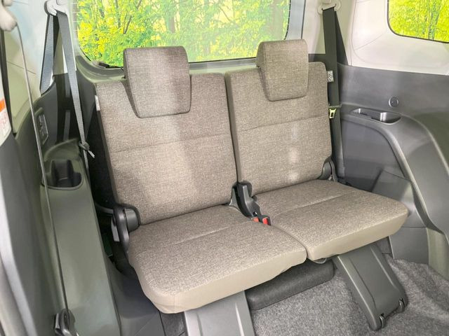 3列目シートはもちろん状態良好☆大人でもゆったりと座って頂けますので、大人数でのお出かけもラクラクです♪ご家族で、気の知れた仲間で、ドライブに行くのが楽しみですね♪