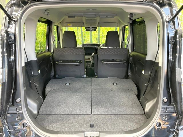 ���i�̂���������ʋ΁A���}���ɏ\���ȉ׎��X�y�[�X���m�ۂ��Ă���܂��B�Z�J���h�V�[�g��|���ƁA�傫�ȉו��̐ύڂ��\�ł���