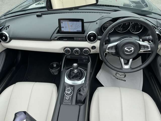 ロードスター1.5 S レザーパッケージ ホワイトセレクション