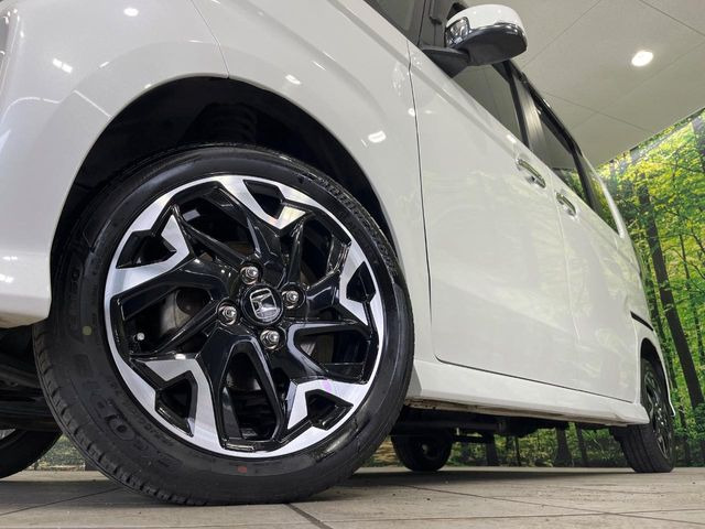 �y����15�C���`�A���~�z�C�[���z�O�ςɃ}�b�`���������A���~�z�C�[���𑕒����Ă���܂��B�e��ЊO�A���~�z�C�[����A�X�^�b�h���X�^�C�����戵�����Ă���܂��B���񂲑��k����������