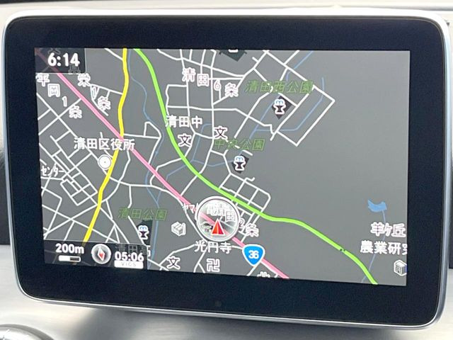 ●純正ナビ:一体感のあるナビは、高級感ある車内を演出してくれます。オーディオ機能も充実しておりますので、運転もより楽しめます♪