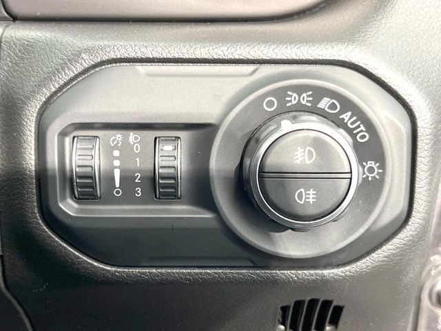 ●オートライト:よりストレスの少ないドライビングをお楽しみいただけます。あるとないとでは大きく違ってくるポイントの一つです!