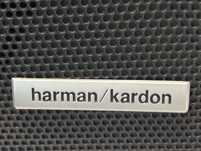 �y�n�[�}���J�[�h�T�E���h�V�X�e���z���[�J�[�I�v�V�����̍��i�ʃT�E���h�V�X�e���𓋍ځB��p�̃`���[�j���O���{���ꂽ�召�l�X�ȃX�s�[�J�[����ǎ��ȃT�E���h���t�ł��A�Տꊴ���ӂ�鉹����Ԃ����o���܂��B