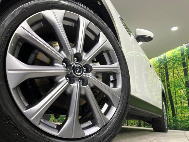 【純正18インチアルミホイール】外観にマッチした純正アルミホイールを装着しております。各種社外アルミホイールや、スタッドレスタイヤも取扱いしております。是非ご相談ください♪