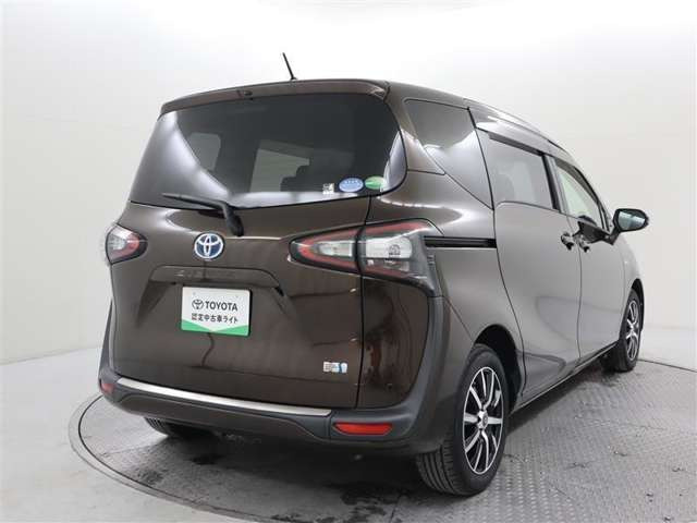 シエンタハイブリッド 1.5 G クエロ