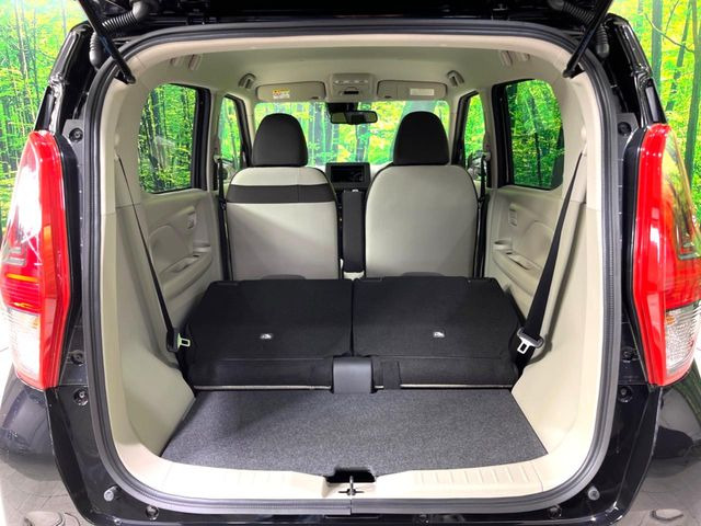 ���i�̂���������ʋ΁A���}���ɏ\���ȉ׎��X�y�[�X���m�ۂ��Ă���܂��B�Z�J���h�V�[�g��|���ƁA�傫�ȉו��̐ύڂ��\�ł���