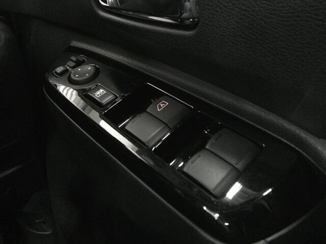 �p���[�E�B���h�E�͉^�]�Ȃ̃X�C�b�`�̂݃I�[�g�@�\����������Ă���܂��B