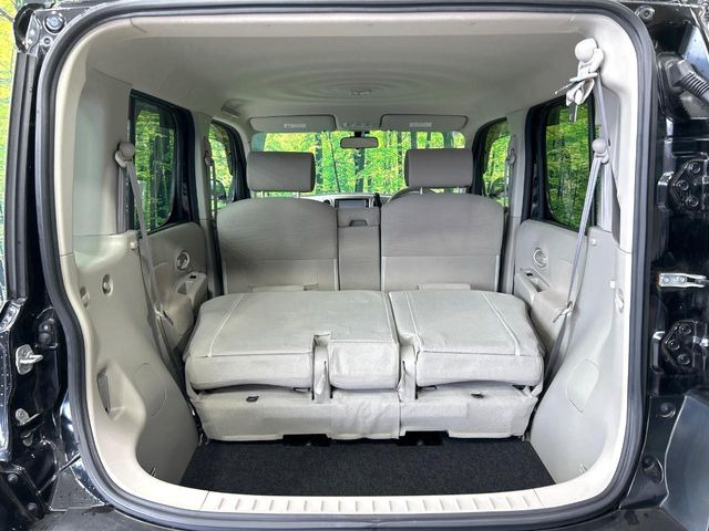 ���i�̂���������ʋ΁A���}���ɏ\���ȉ׎��X�y�[�X���m�ۂ��Ă���܂��B�Z�J���h�V�[�g��|���ƁA�傫�ȉו��̐ύڂ��\�ł���