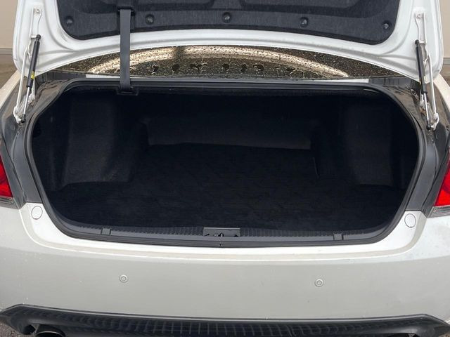 ���i�̂���������ʋ΁A���}���ɏ\���ȉ׎��X�y�[�X���m�ۂ��Ă���܂��B