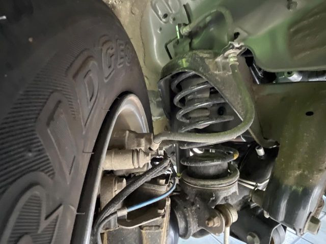 お車を安心してお乗りいただく為には、足回りの定期点検が欠かせません。サービスサポート(有償保証)では無料点検もご提供しており、安心のカーライフをお過ごしいただけるサポート体制が整っています。