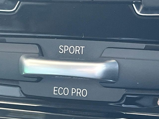 ��BMW���[�h�Z���N�g:�X�|�[�c���[�h�ł̓_�C�i�~�b�N�ȑ�����BECO PRO���[�h�ł́A�G���W�����X�|���X��V�t�g�^�C�~���O�̍œK���ɉ����A�G�A�R���̍쓮�������I�ɐ��䂵�A�R������ʂ�}�����܂��B