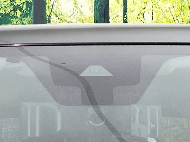 �y�G�}�[�W�F���V�[�u���[�L�z���s���ɑO���̎ԗ�����F�����A�Փ˂������Ȏ��͌x��ƃu���[�L�ŏՓˉ���Ɣ�Q�y�����A�V�X�g�B�����S�Ƀh���C�u�����y���݂��������܂��B