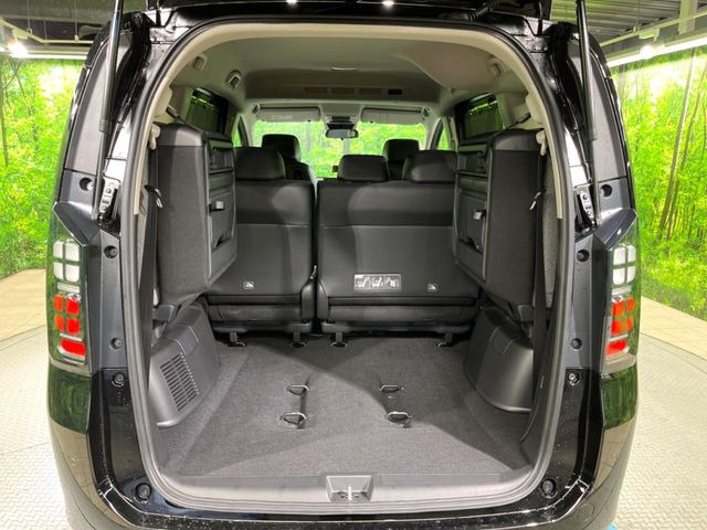 ���i�̂���������ʋ΁A���}���ɏ\���ȉ׎��X�y�[�X���m�ۂ��Ă���܂��B�Z�J���h�V�[�g��|���ƁA�傫�ȉו��̐ύڂ��\�ł���