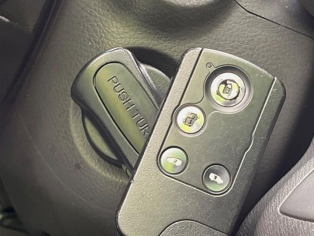 �yHonda�X�}�[�g�L�[�z�J�o����|�P�b�g�ɓ��ꂽ�܂܂ł��h�A�̎{���E�������\�ȃX�}�[�g�L�[�𑕔��B�G���W���̃I���E�I�t�����J�M�����o���K�v����������Ƃ��Ă��֗��ł���