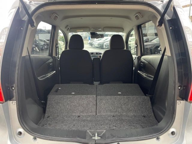 ���i�̂���������ʋ΁A���}���ɏ\���ȉ׎��X�y�[�X���m�ۂ��Ă���܂��B�Z�J���h�V�[�g��|���ƁA�傫�ȉו��̐ύڂ��\�ł���